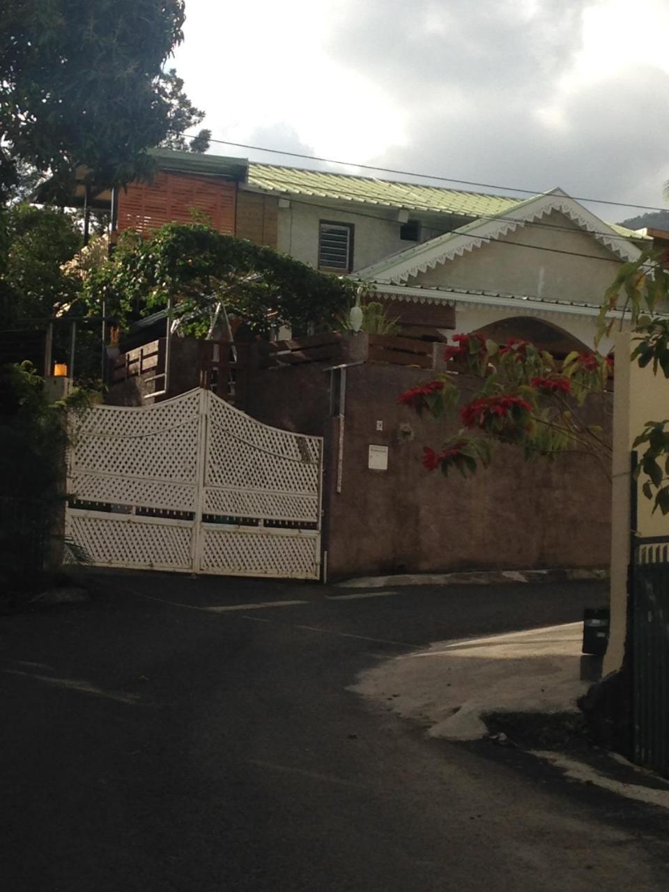 Le Begonia Apartment Ravine Seche Exterior photo
